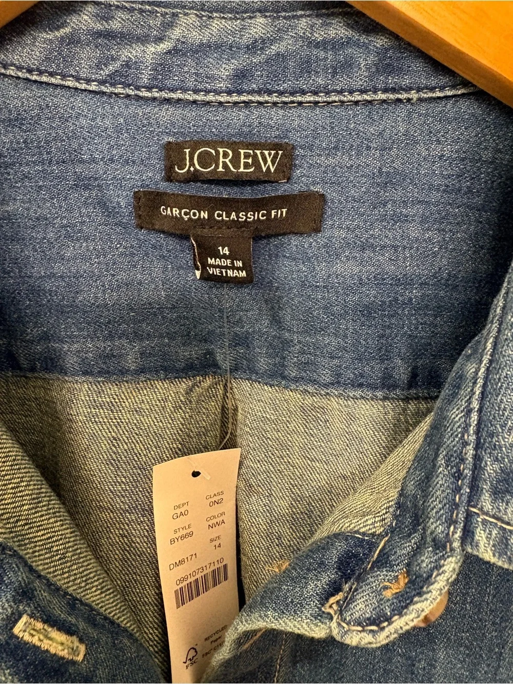 NWT J Crew Retail Garçon classic chambray shirt in Neela wash Size 14